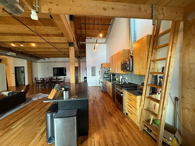 Building Photo - Full Service Executive Fully Furnished All Inclusive Architectural Penthouse Loft Downtown Denver