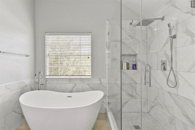 Building Photo - 1110 Enclave Square W