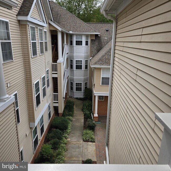 Building Photo - 5814 Wyndham Cir