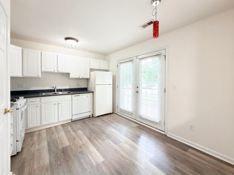 Building Photo - 3021 Barrymore St