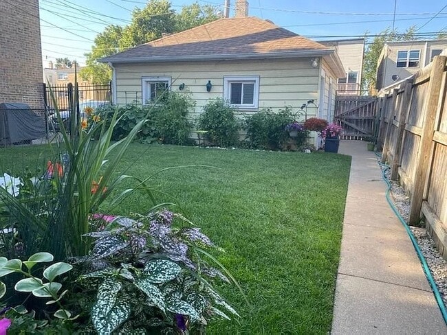 Building Photo - 5354 W Byron St