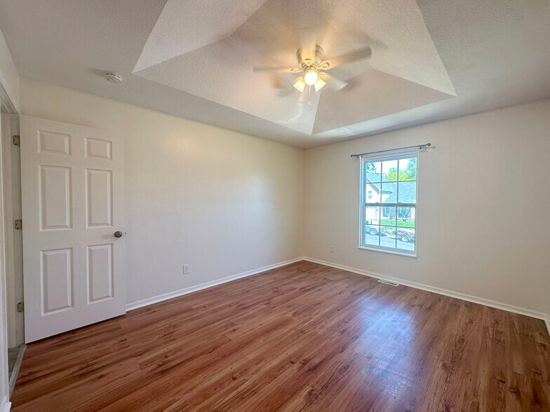 Building Photo - 1417 La Chateau Dr