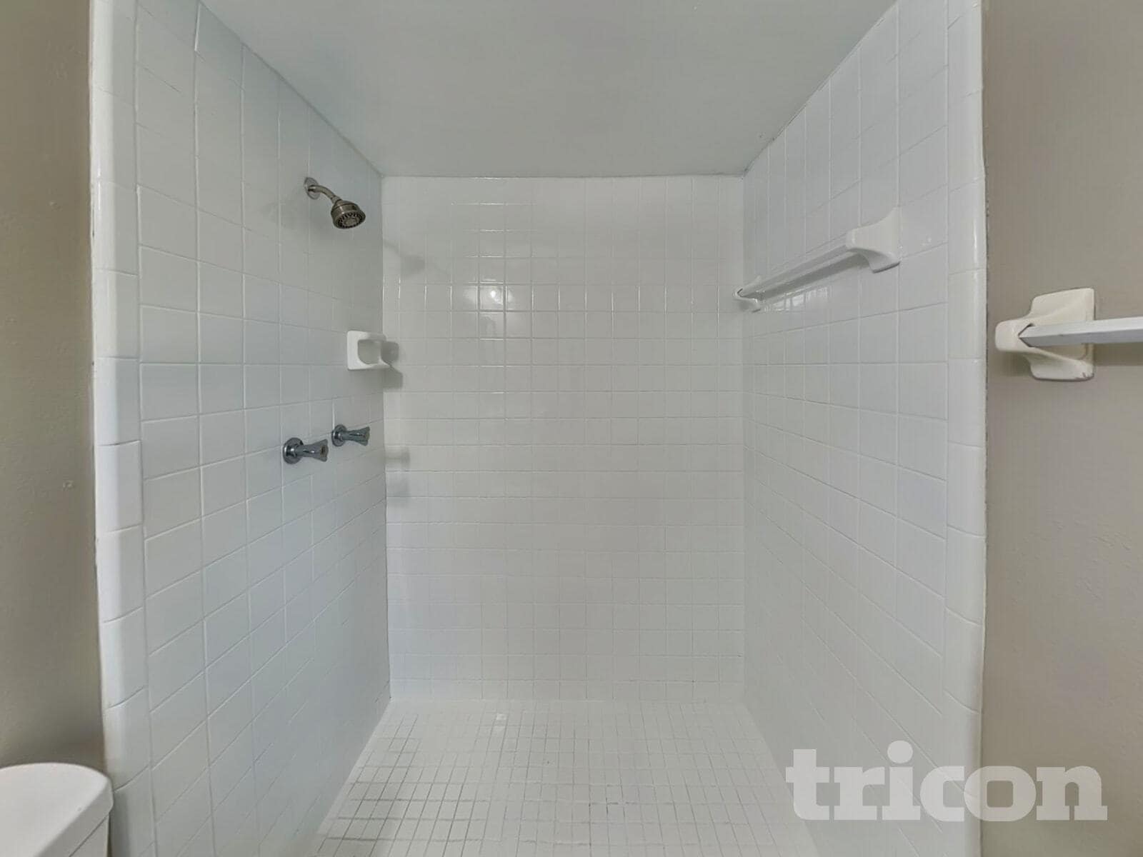 Building Photo - 823 Balsamwood Ln