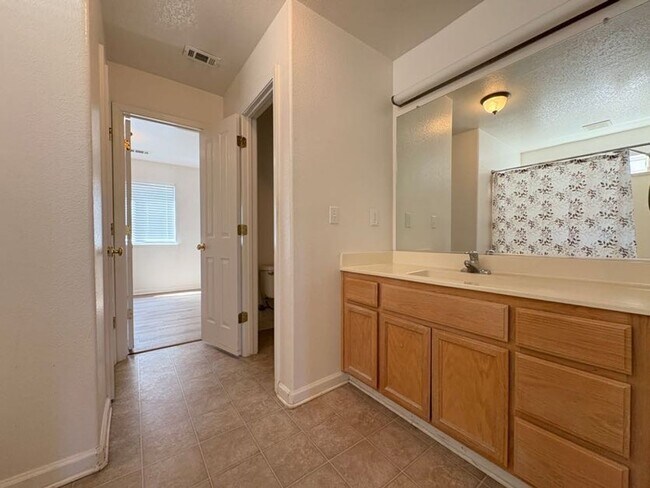 Building Photo - Beautiful 3 Bedroom Home in Spanos East Ga...