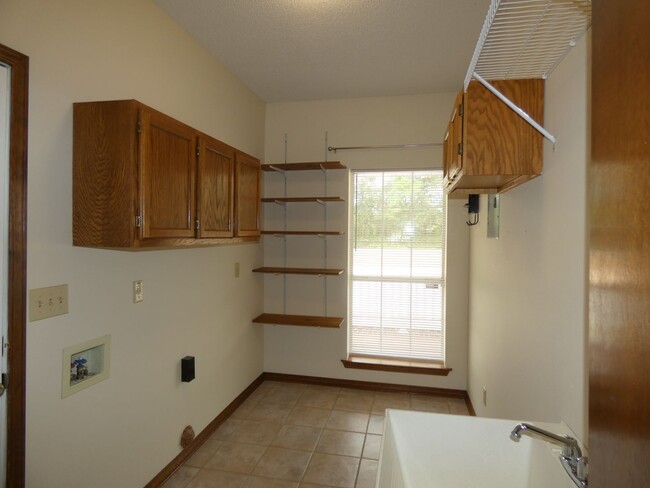 Building Photo - Custom Home On 1.78 Acre Lot