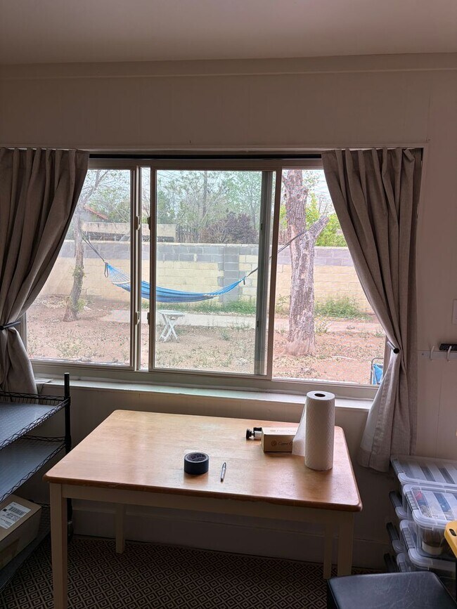 Building Photo - 2 Bedroom, 1 Bathroom Home near Nob Hill/UNM/UNMH