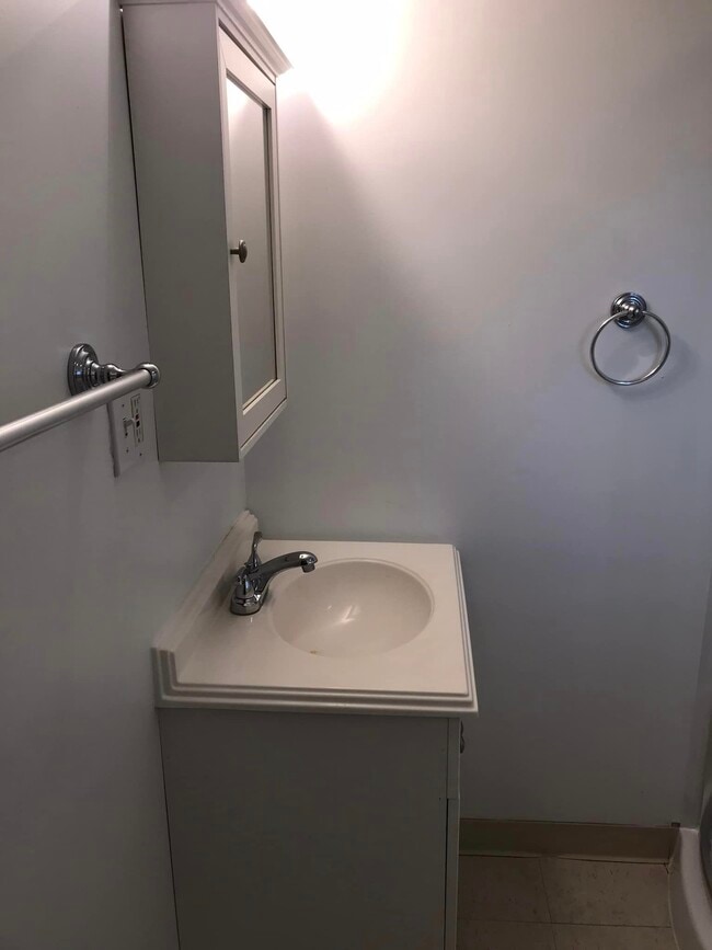 Building Photo - 112 Rockwood Ave