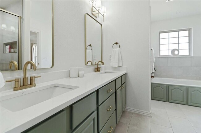 Building Photo - 3000 SW Wentworth Ave