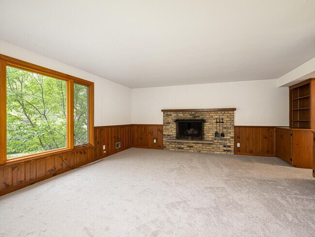 Building Photo - 6625 W Shore Dr