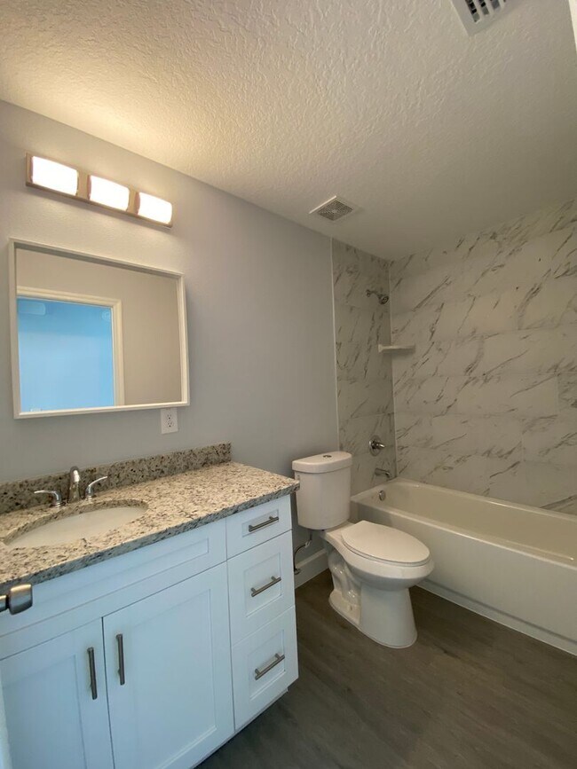 Building Photo - Desirable SW Ocala Neighborhood 3/2/2 **WON'T LAST**