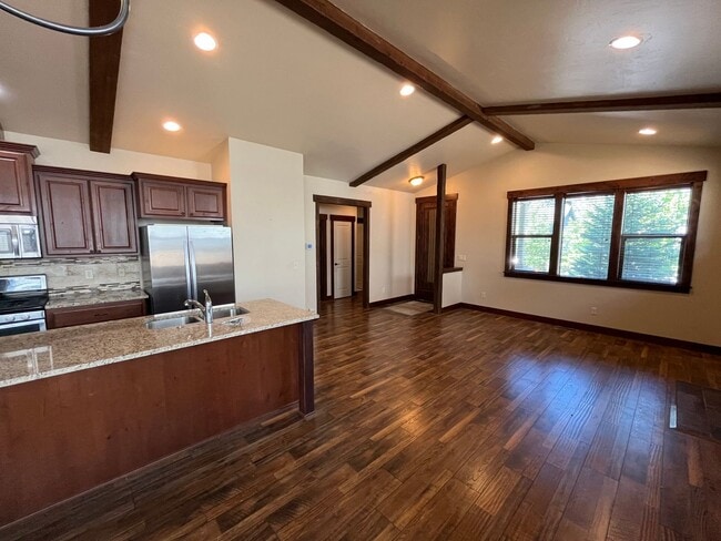 Building Photo - 61064 SE Ruby Peak Ln