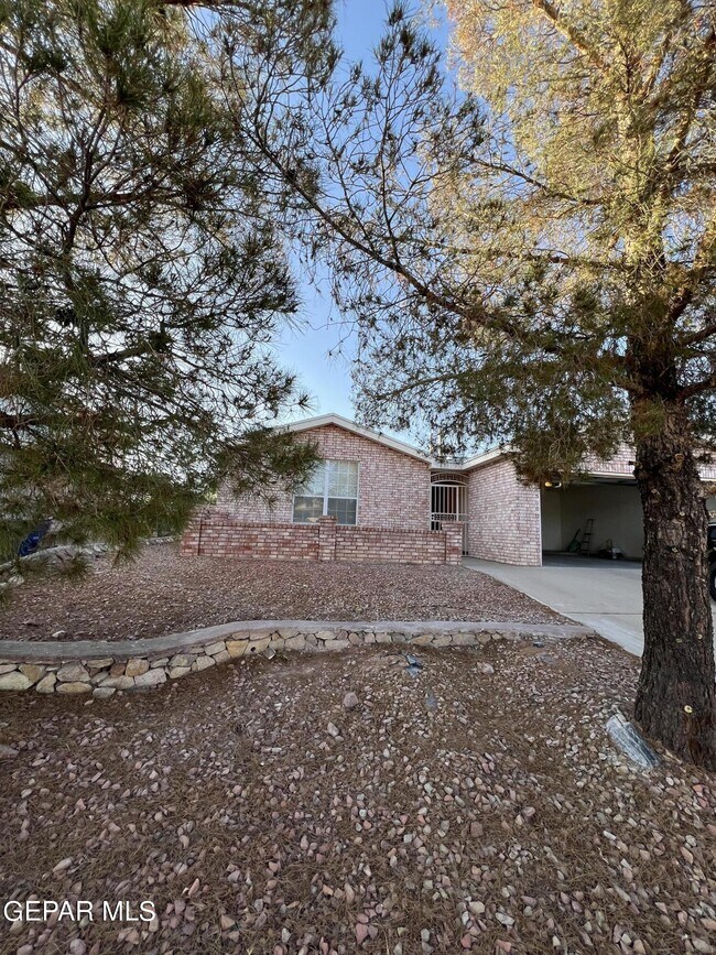 Building Photo - 7115 Oval Rock Dr