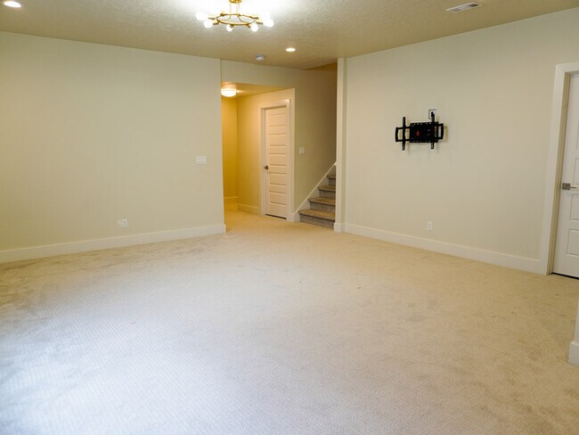 Building Photo - 2274 S 50 E