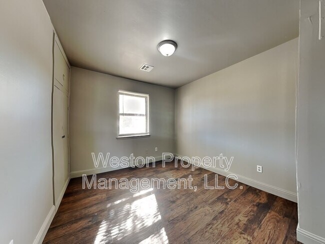 Building Photo - 2101 Westchester Dr