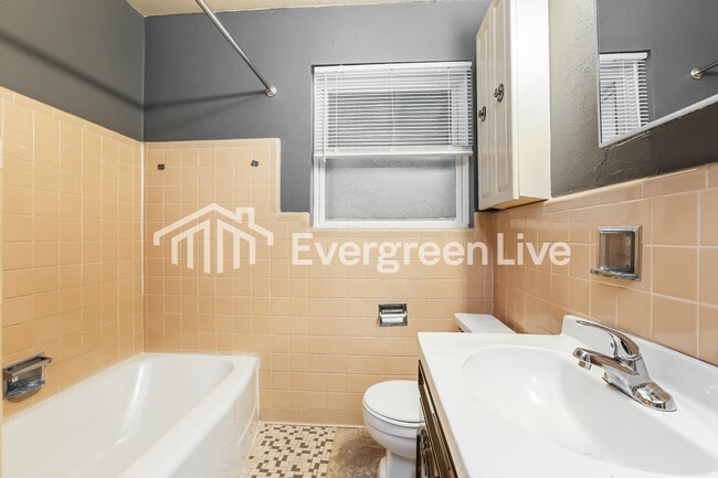 Building Photo - 94 Broadmoor Dr