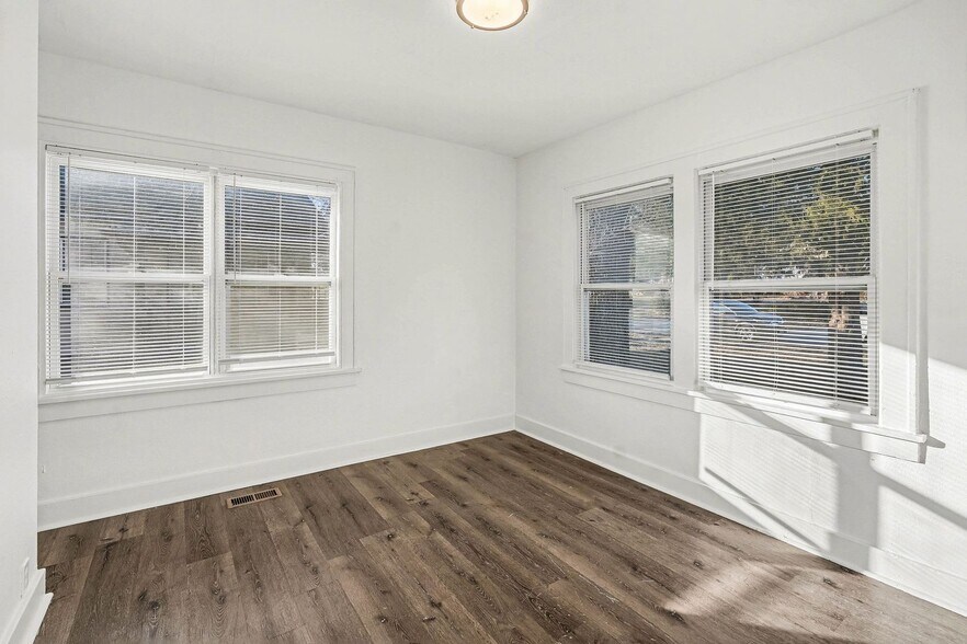 Building Photo - 2421 E 67th Terrace