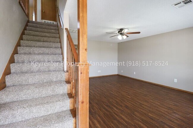 Building Photo - 1307 N Willow Dr