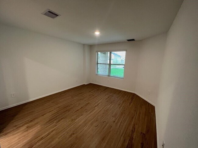 Building Photo - 18922 Western Fls Ct