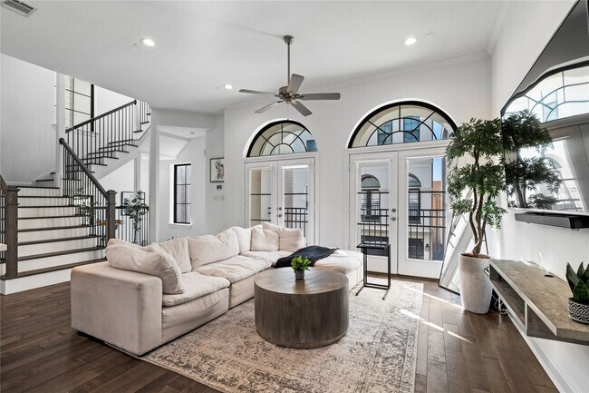 Building Photo - 3319 Beverly Frst Dr