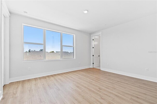 Building Photo - 13 29th Ave N