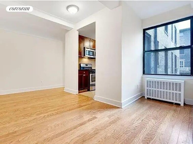 Building Photo - 52 Clark St