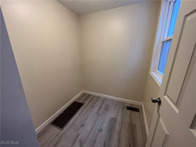Building Photo - 3633 Tullamore Rd