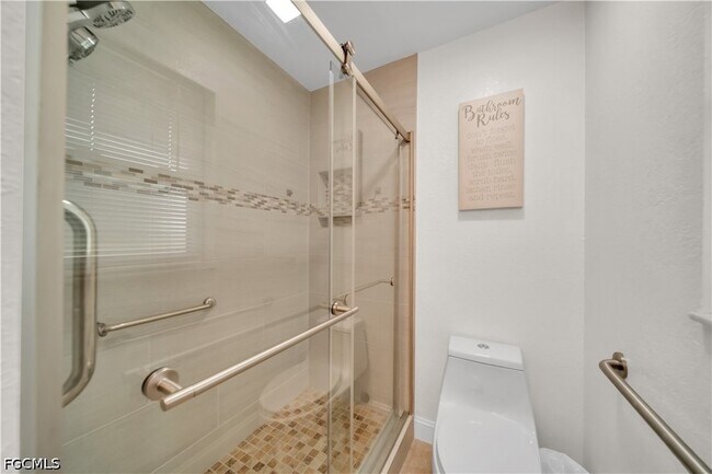 Building Photo - 299 Rotonda Cir