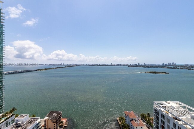 Building Photo - 460 NE 28th St