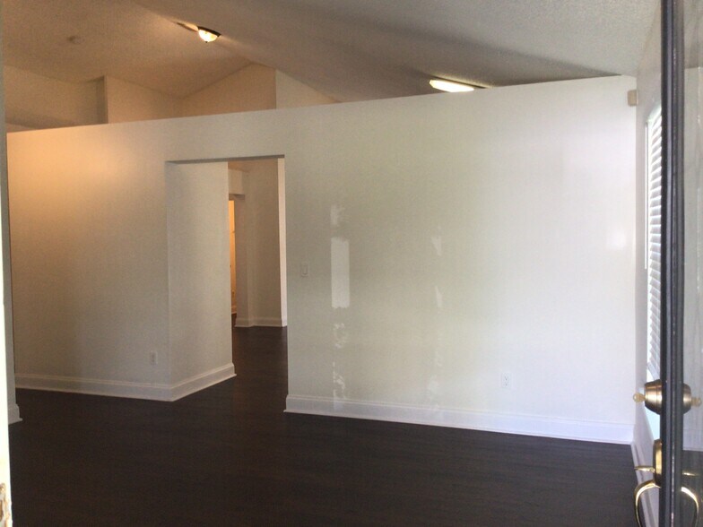 Building Photo - 11551 Oak Meadow Ln