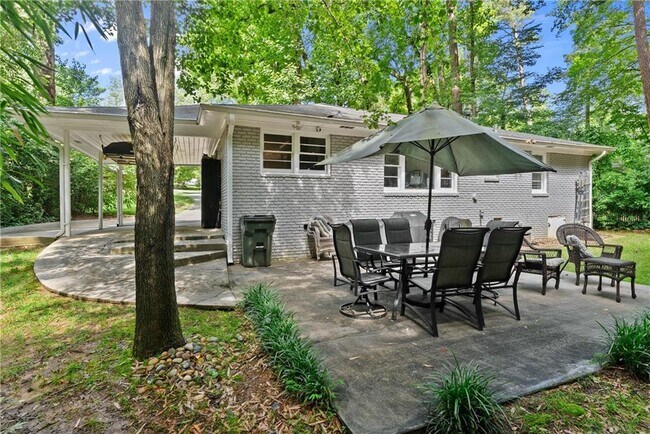 Building Photo - 269 Terrydale Dr SE