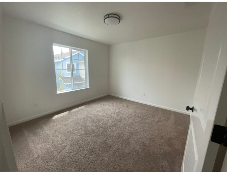 Building Photo - 5070 Palisade Ave