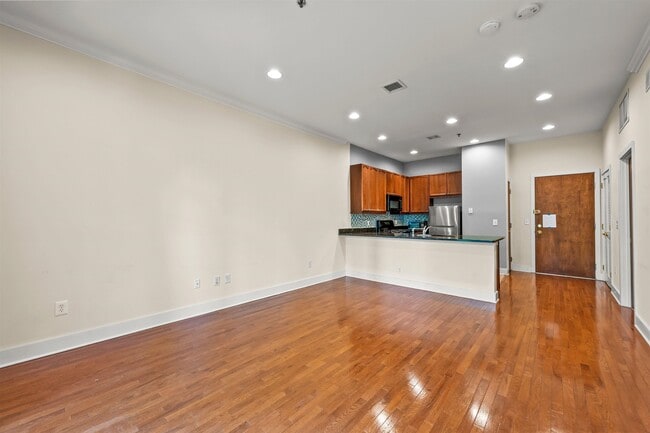 Building Photo - 61 Grand St