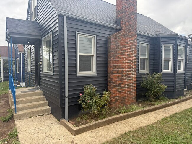 Building Photo - 1050 Bulen Ave