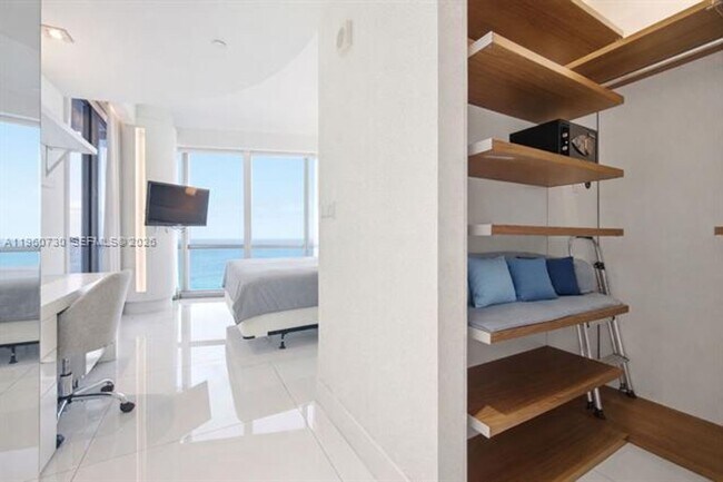 Building Photo - 17121 Collins Ave