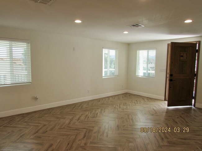 Building Photo - Completely remodeled 2bed/2bath cottage in...