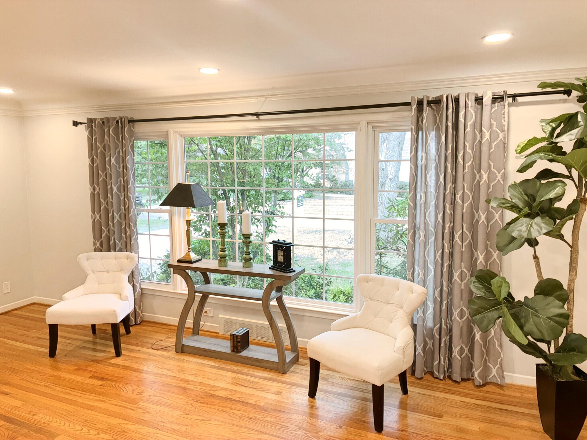 Building Photo - 906 Putney St