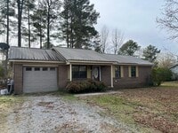 Building Photo - 1007 Cagle St NE