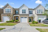 Building Photo - Roomy Townhome in RTP