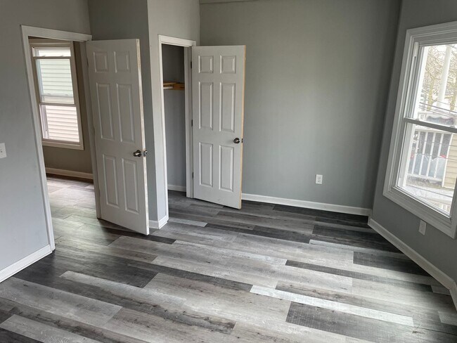 Building Photo - 687 Winchester Ave