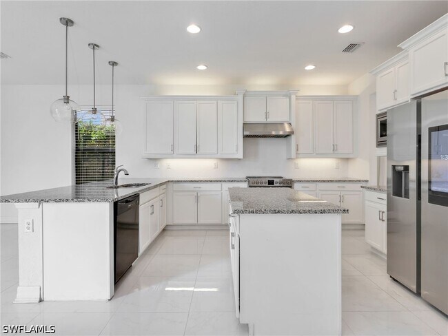 Building Photo - 10008 Chesapeake Bay Dr