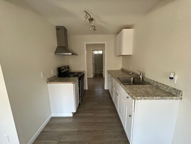 Building Photo - 683 - 695 Vermont Avenue, Turlock CA 95380