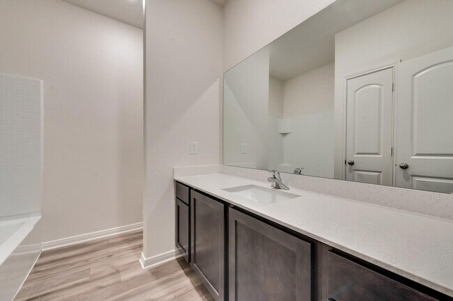 Building Photo - 833 Serena Dr