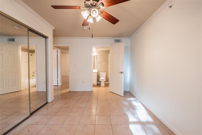 Building Photo - 501 W 26th St