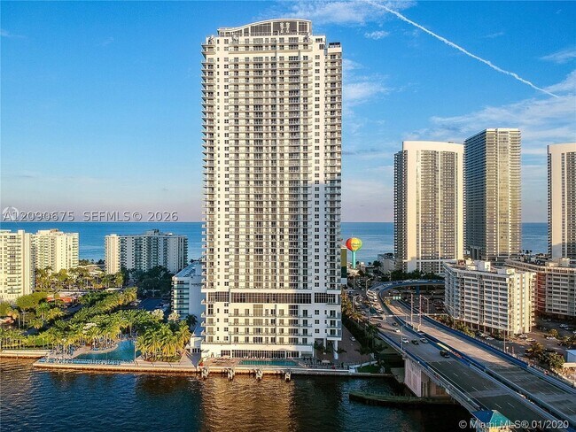 Building Photo - 4010 S Ocean Dr