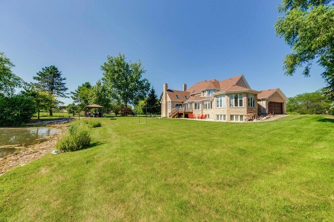 Building Photo - 14 Pentwater Dr
