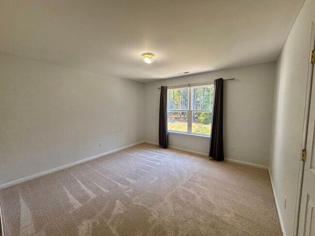 Building Photo - Room to Breathe! 5 Bedroom Home in Desirab...