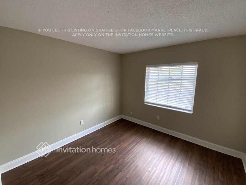 Building Photo - 11143 Mustang St