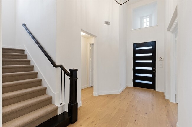 Building Photo - 2380 Rainforest Dr