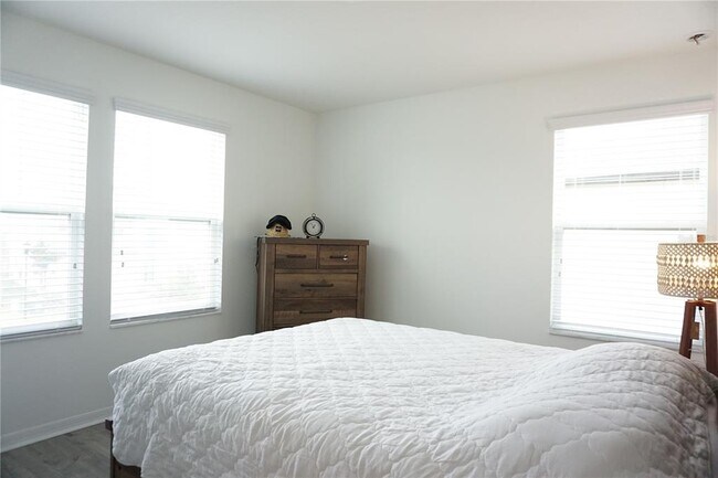 Building Photo - 5732 Newberry Pnes Ave