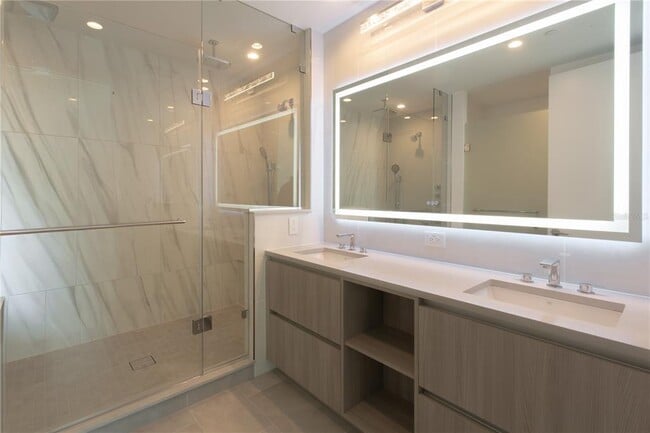 Building Photo - 400 Central Ave